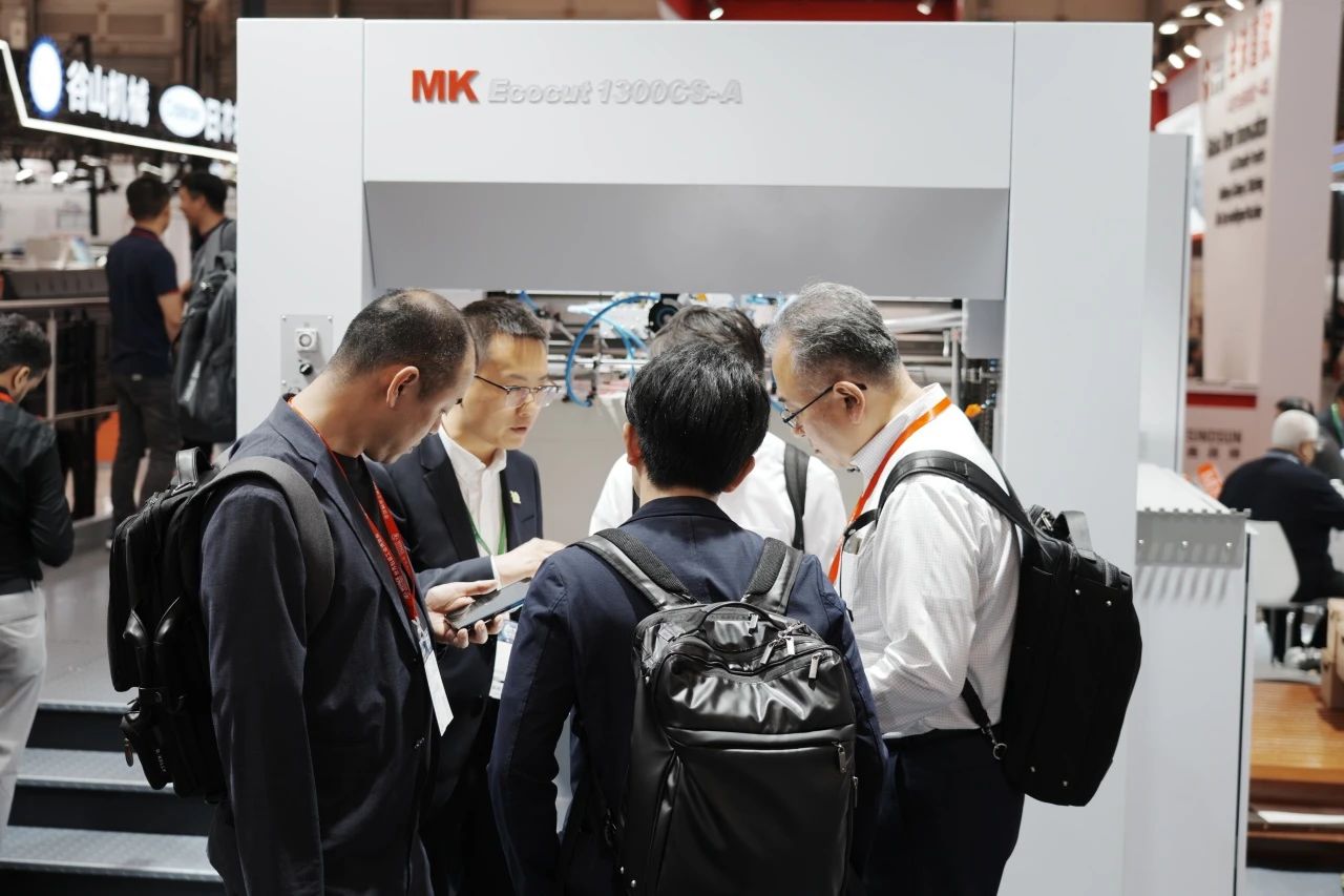 银河娱乐6163闪耀 WEPACK，大幅面模切机成为全球 “焦点”